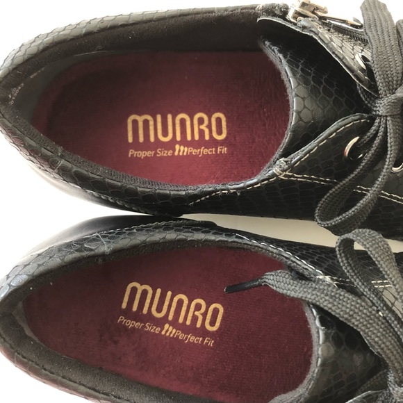 Munro Gabbie Black Snake Print Leather Sneakers - Picture 14 of 15